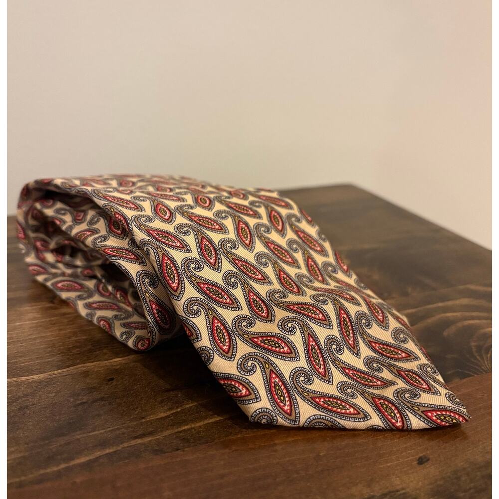 HART SCHAFFNER MARX Men's 100% Silk Necktie Italian Designer Paisley